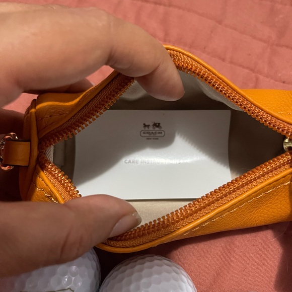 Rare Coach leather golf ball set with the zipper case. - Picture 2 of 7